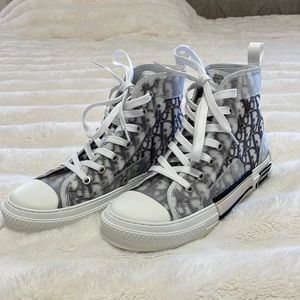 High top sneakers size 39